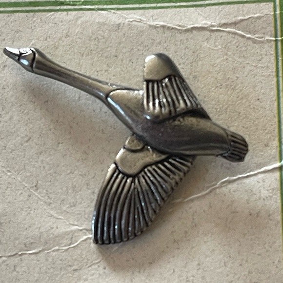 Canadian Goose Pewter Lapel Pin  2005 Jim Clift New On Original Card Tie Pin - Picture 2 of 5
